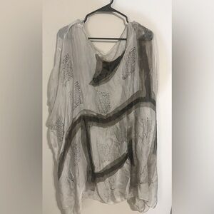 Made in Italy!  Beautiful seta tunic!